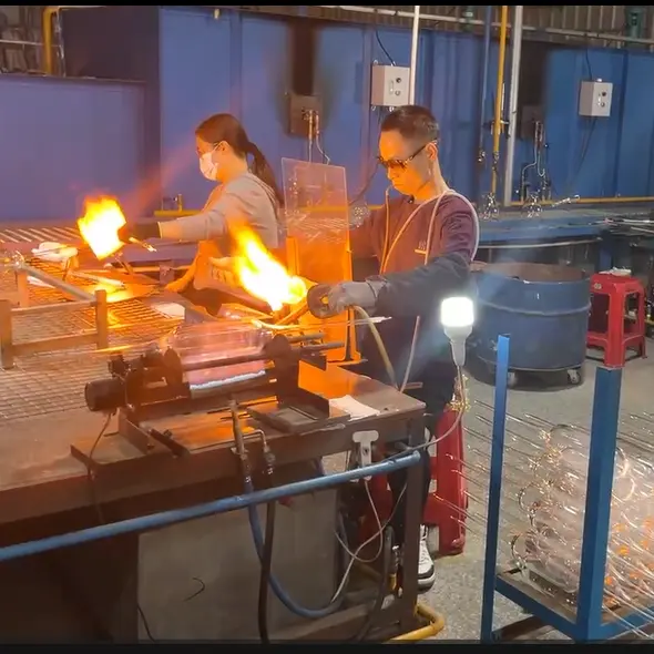 Blown Glass İşıqlandırma Sənəti: Nə qədər güclü işıqlandırma sənətkarlıqları unikal qapalı həllər