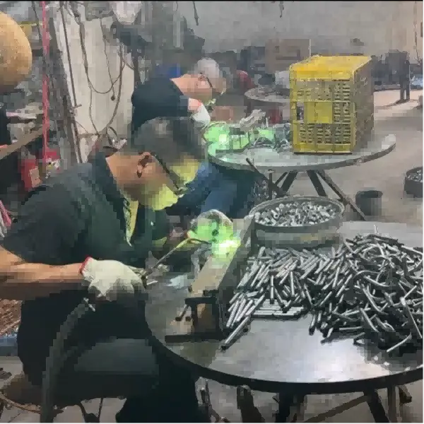 Hər əyrinin dəqiqliyi: Qlobal işıqlandırma müştəriləri üçün güclü işıqlandırma sənətkarlıqları davamlı metal borular