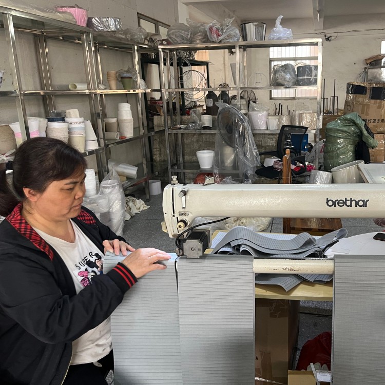 Güclü işıqlandırma hazırlanan parça lampshades prosesi yaradır: Qlobal bazarlar üçün topdansatış qapalı asma işıqlandırmasında on illik ekspertiza